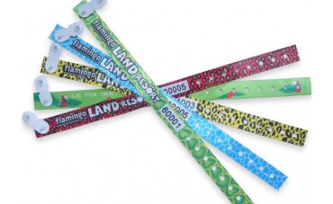 Come scegliere i braccialetti di identificazione per gestire accessi in campeggi, hotel, resort, parchi e manifestazioni sportive?